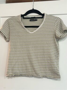 Abercrombie & Fitch Cream Striped V‑Neck Tee XS Worn with some flaws